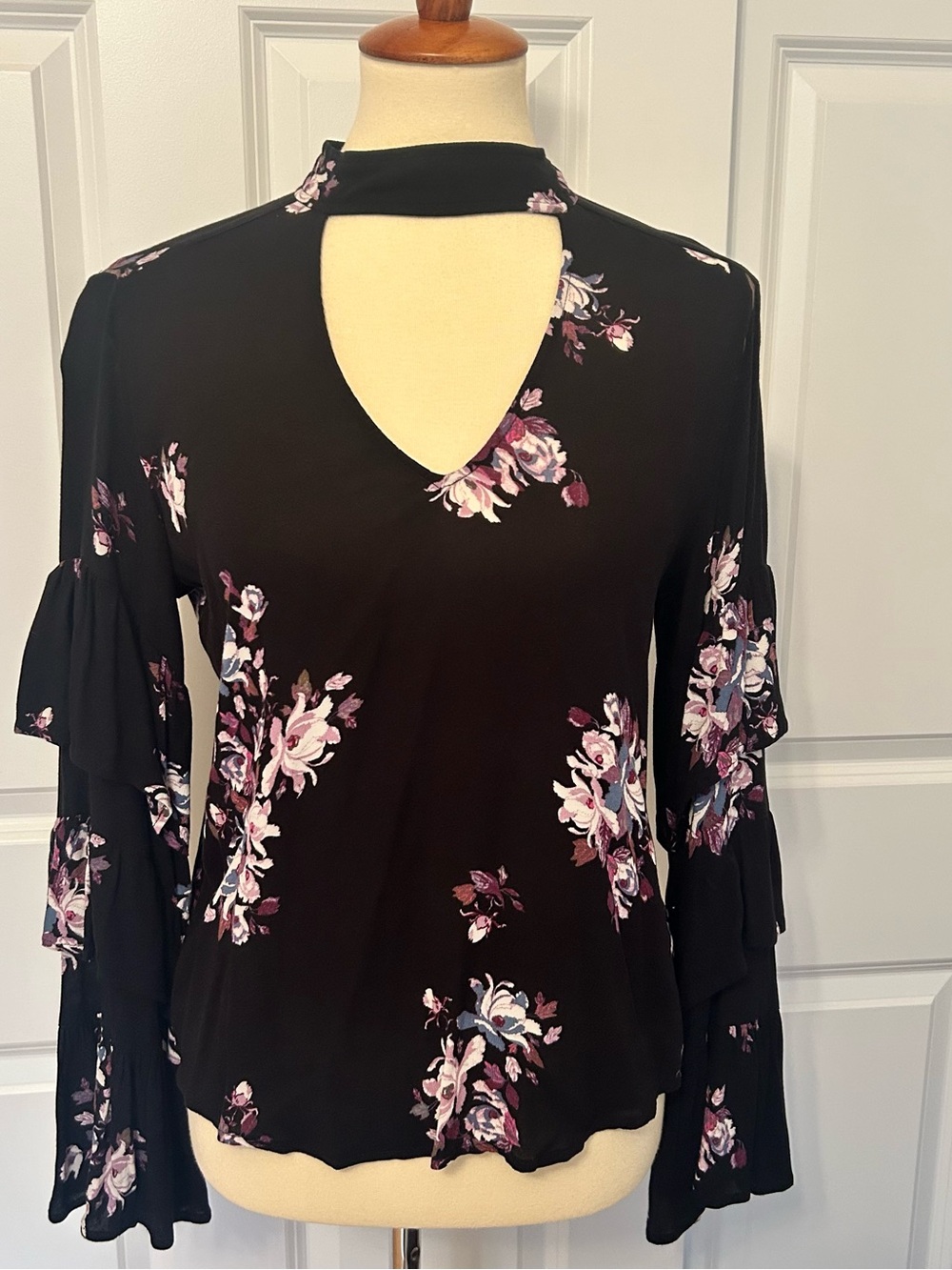 BP Black Floral Choker Collar Tiered-Ruffle Sleeve Blouse